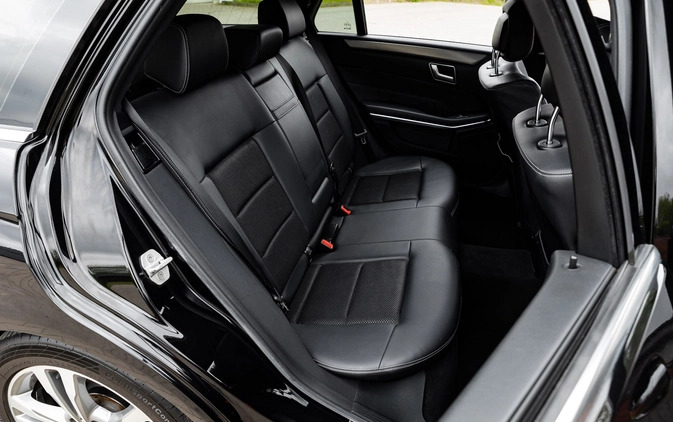 Mercedes-Benz Klasa E cena 62900 przebieg: 208000, rok produkcji 2013 z Warszawa małe 667